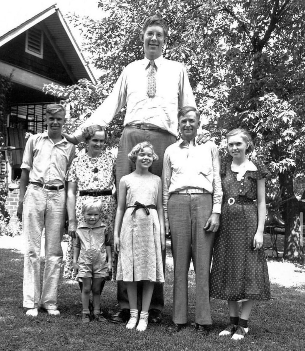 Robert Wadlow, tallest human in recorded history, with his parents and siblings, 1935.