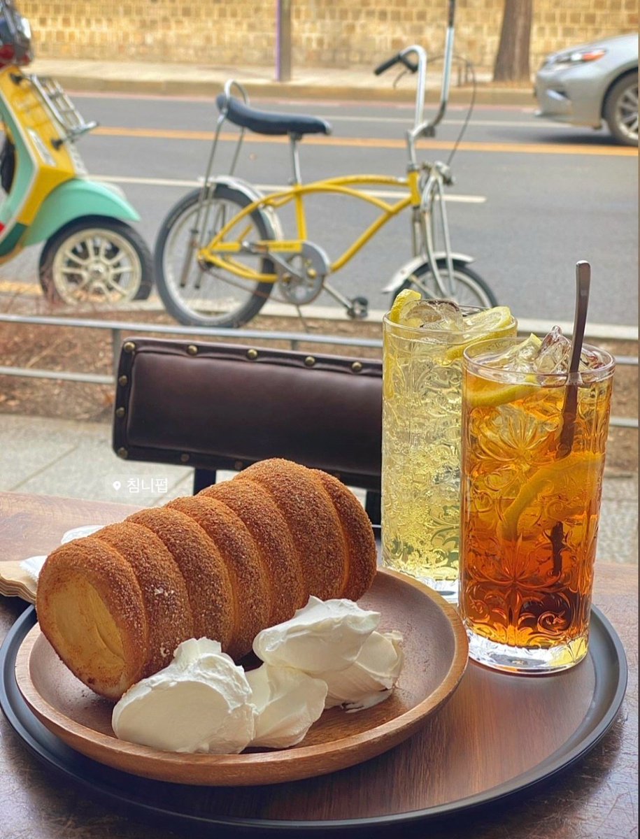 kimgs0402's tweet photo. ハンガリーパン📍침니펍 chimney pub in seoul
#굴뚝빵 #뜨르들로 #굴뚝빵카페 #서촌펍 #서촌술집 #경복궁펍 #경복궁술집 #침니펍 #광화문펍 #광화문술집 #서촌낮술 #경복궁낮술 #광화문낮술 https://t.co/5aC8TjBz6I