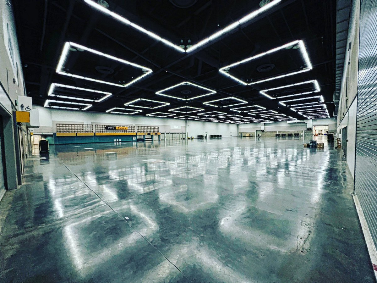 brickscascade's tweet photo. Just a mostly empty expo hall now, but soon tons of @lego creations will be coming in and setting up in a moment.
#Brickscascade #brickscascade2023 #lego #afol https://t.co/E29ghXJsal