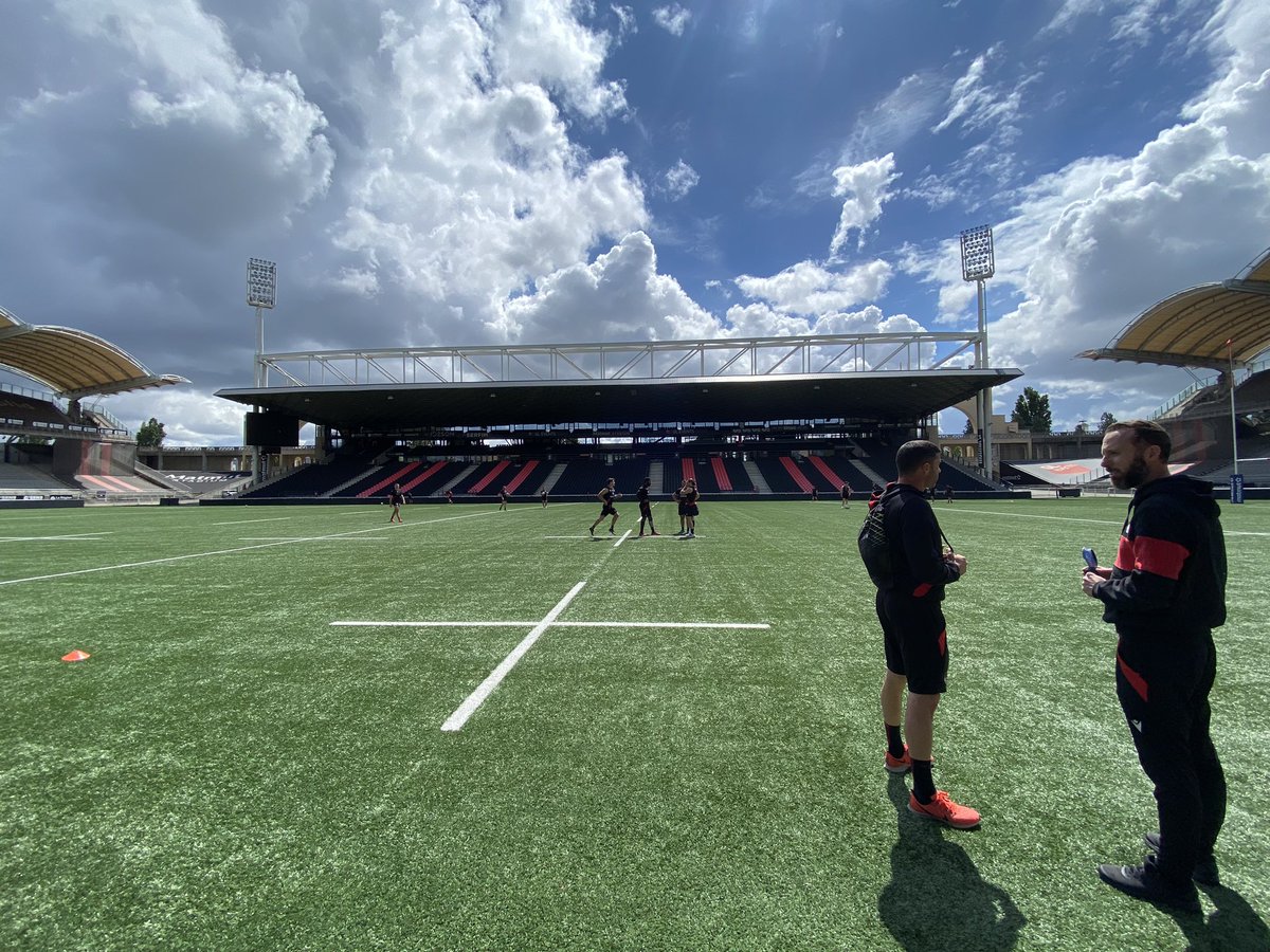 TomBonnard3's tweet photo. Dernière répétition de la semaine pour le LOU avant le déplacement au Stade Français dimanche à 21 H. Match décisif pour les places qualificatives.

En conf de presse, Thibault Regard a temporisé : « On a fait une bonne semaine d’entraînement mais ça ne veut rien dire. »

#SFPLOU https://t.co/2mAt03cG1M