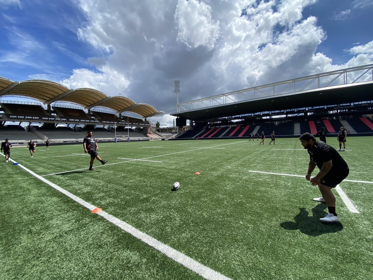 TomBonnard3's tweet photo. Dernière répétition de la semaine pour le LOU avant le déplacement au Stade Français dimanche à 21 H. Match décisif pour les places qualificatives.

En conf de presse, Thibault Regard a temporisé : « On a fait une bonne semaine d’entraînement mais ça ne veut rien dire. »

#SFPLOU https://t.co/2mAt03cG1M