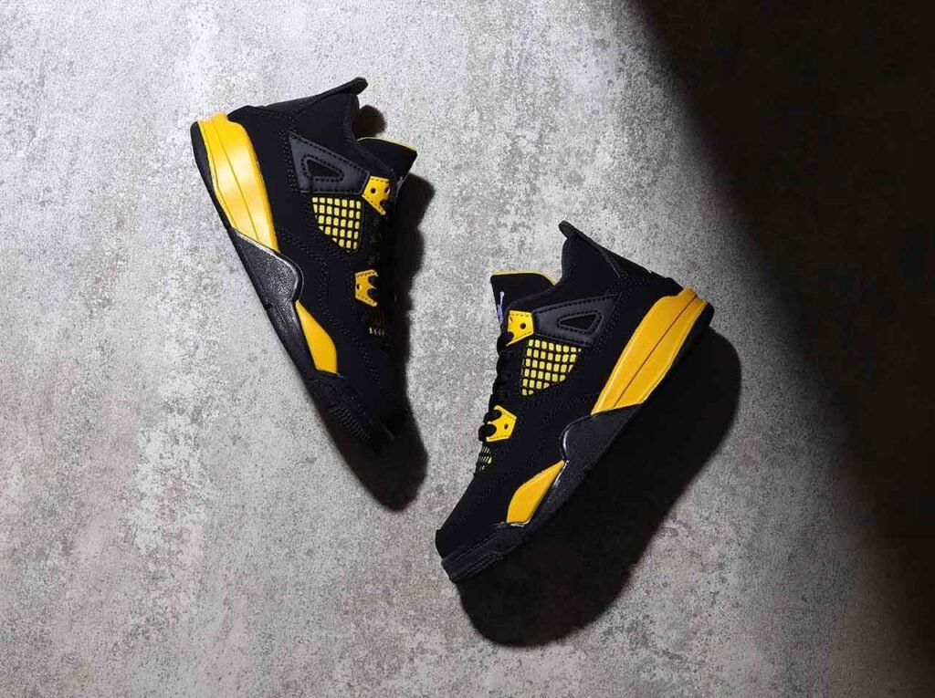 JustFreshKicks tweet media