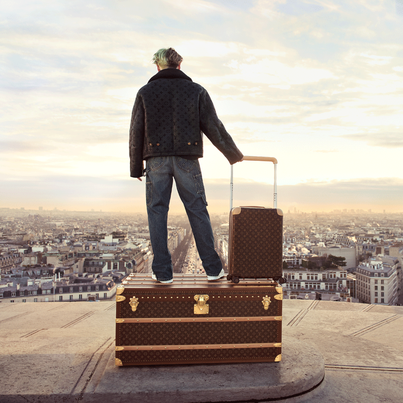 LouisVuitton's tweet photo. #JacksonWang for #LouisVuitton: Horizons Never End. Evoking the spirit of travel in the next chapter of the Maison's latest campaign, House Ambassador Jackson Wang seeks new horizons in the city of Paris. #LVHorizon
