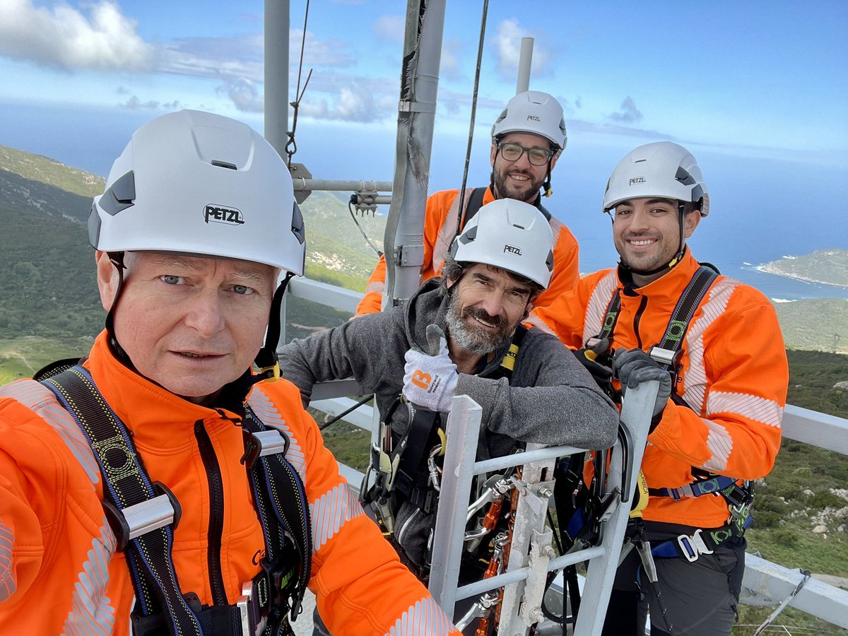 rab_pro's tweet photo. Une belle matinée avec nos « pylonistes », nos techniciens @OrangeCorse qui font vivre nos réseaux structurants 👍👏

#SécuritéEtEngagement 
#HerosDuReseau 
#PourNosClients https://t.co/oyDLs0ot1c