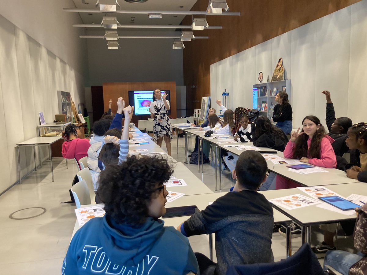 clemicreteil's tweet photo. Remise des prix #Mediatiks @AcCreteil aujourd’hui ds ce lieu magique qu’est @laBnF 
400 écoliers, collégiens, lycéens heureux de présenter leurs médias en public  et de recevoir leur prix 
Merci au service #EAC pr les visites et ateliers 
Et félicitations à tous les lauréats! https://t.co/FyaE65cz9t