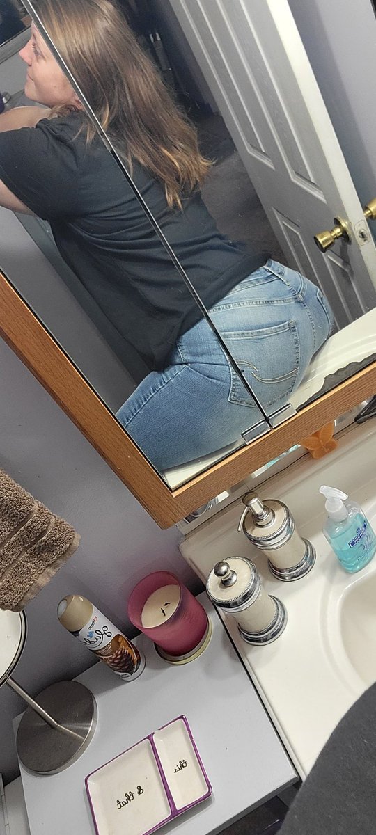 RioConley's tweet photo. Oooouwee..see dat 👀 to bad it ain't urs #sorrynotsorry #allhis #thursdayvibes #werkinonme https://t.co/ioDREyowvA