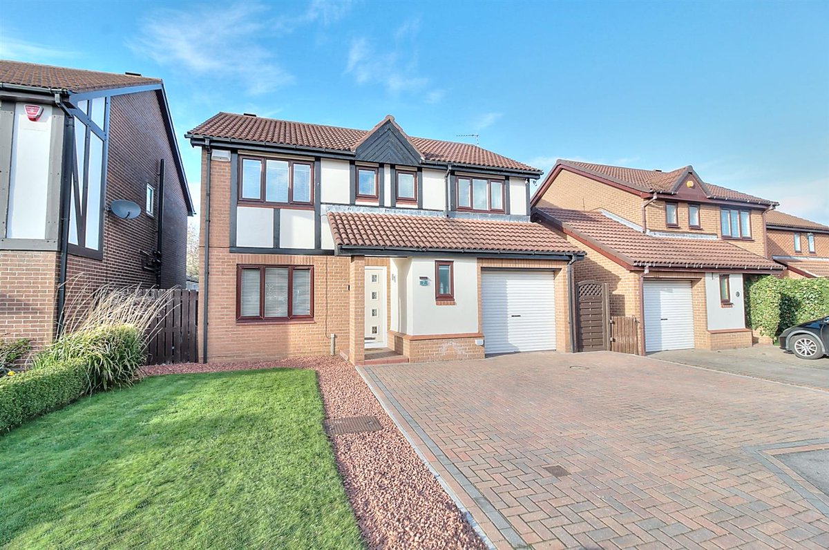bellestateagent's tweet photo. #HouseForSale - Castlereigh Close, #HoughtonLeSpring - Offers Over £300,000 - outstanding family home situated within a highly regarded Bellway estate #nefollowers https://t.co/CfBfieRYqr https://t.co/2LEVgv02qz