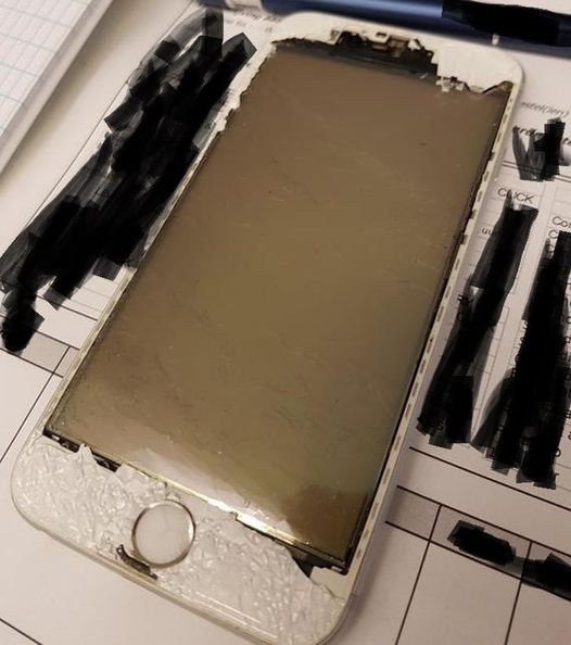 AlphaxTechX's tweet image. A client came with his iPhone. The glass was cracked and he thought that if he removed the glass, the crack wouldn’t be as visible.