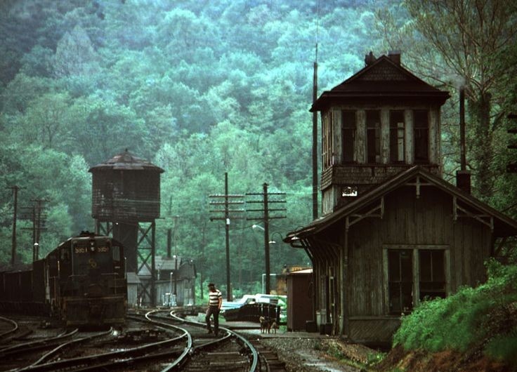 AppalachiaAesth's tweet photo. Quinnimont, Fayette Co. West Virginia https://t.co/AzXqJySK4F