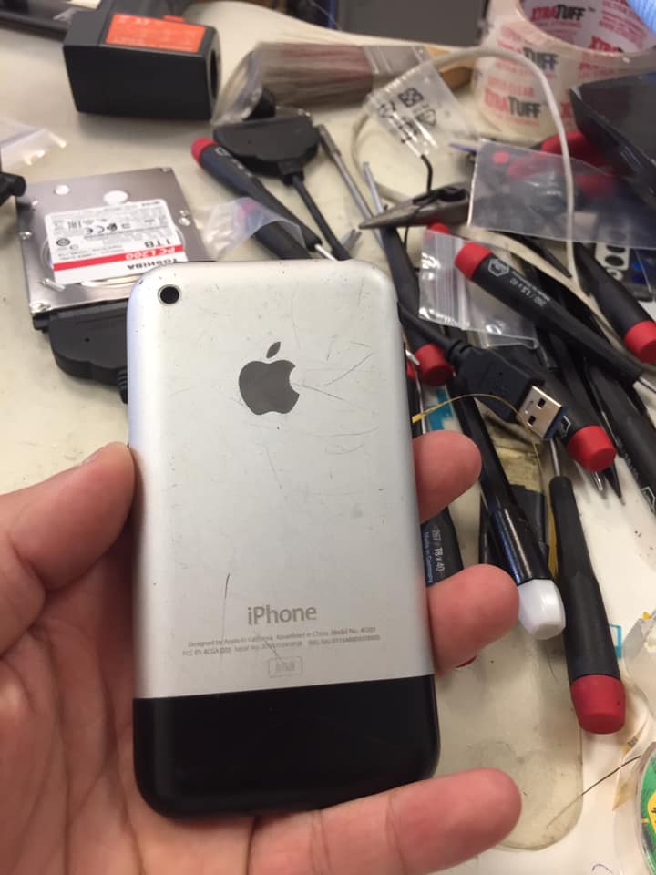 AlphaxTechX's tweet image. Dead iPhone 1st generation fixed today, Jun 17, 2019, with no available parts. So why we took so much time and effort to get it fix on an iPhone that has no true value today. Apple told customer 8 years ago after she dropped it on water that the phone will never comeback alive.