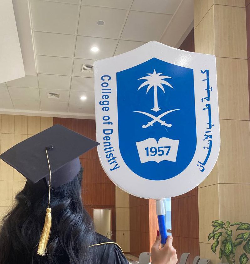 _KSU's tweet photo. بأكثر من 270 خريجة من كلية اللغات وعلومها، و70 خريجة من كلية طب الأسنان ..

اختتمت المدينة الجامعية احتفالات الأسبوع الأول من تخرج الدفعة 59 لطالبات #جامعة_الملك_سعود. https://t.co/rabYubflyH