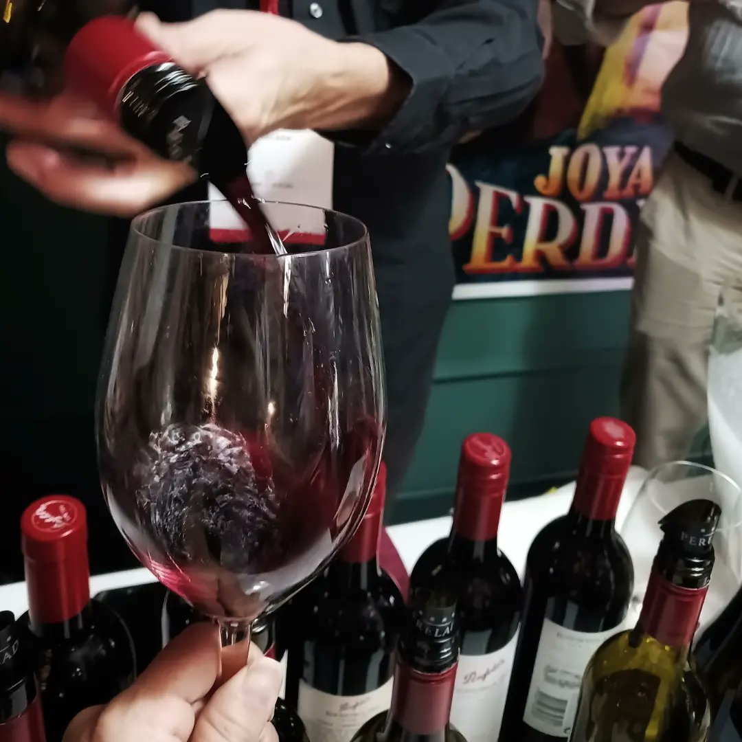 El pasado lunes estuvimos en la muestra de vinos ofrecida con motivo del 10° aniversario de <a href="/wineissocial/">Wine is Social</a> . Una oportunidad ideal para celebrar y para continuar aprendiendo sobre esta pasión  compartida. ¡Felicidades Wine is Social! 🥂🎂 #winelovers #wine #Barcelona