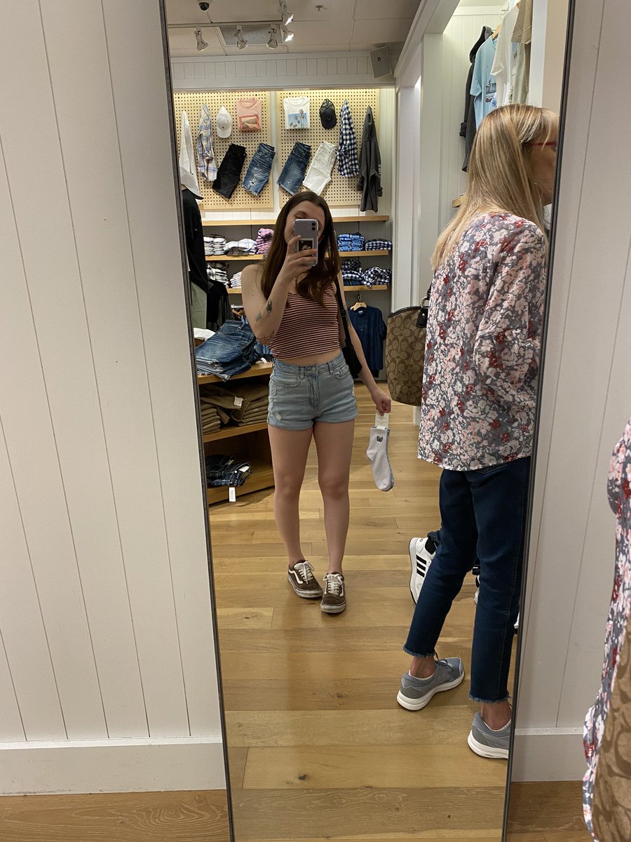 AmmannAlyssa's tweet photo. 🛍️ https://t.co/Ibl0X8gutv