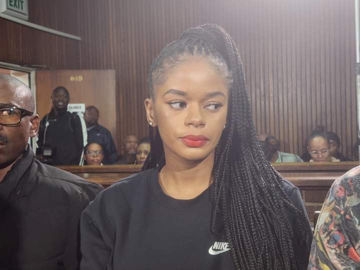 101Rapsta's tweet photo. Bathong! She's glowing from inside, it's like she's on Fleek Mode. Cava the PRISON GLOW! (sidenote; I'm starting to be suspicious of this "Nike" character)   #DrNandiphaMagudumana #ThaboBester https://t.co/e2lqH6TREf