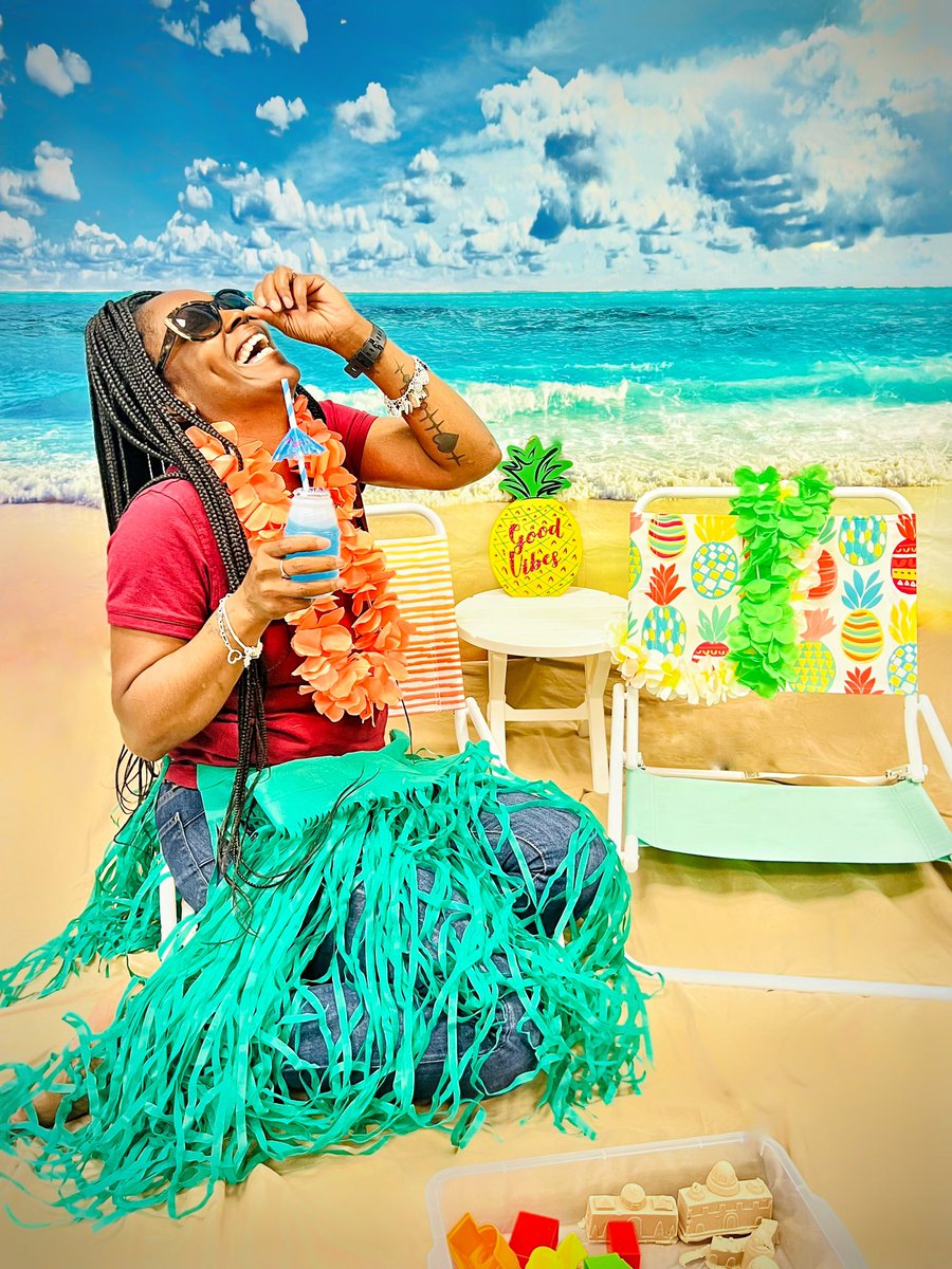 LBudgewater's tweet photo. 🏝️Counselor’s Paradise Part 2: You couldn’t tell us nothing! We were on vacation☀️😎! @lockhartES @cameshiadawn @Mrs_AndersonEDU @Shemeka76391400 #TeacherAppreciationWeek #50minGetAwayPaintNPlay #TropicalVibes https://t.co/zpcRx9akHk