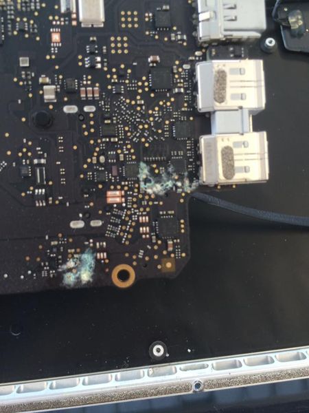 AlphaxTechX's tweet image. Friday Night beer spilled on MacBook Pro 2015. The computer was dead. Clean corrosions and replace damaged/burnt components.