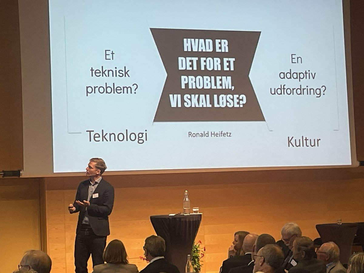 majaATV's tweet photo. En omstilling skal gå på to ben og omfavne både et fokus på teknologi og kultur - borgerne skal med, det siger @runebaastrup på @ATVdk s årsmøde https://t.co/SDIMrsU0ca