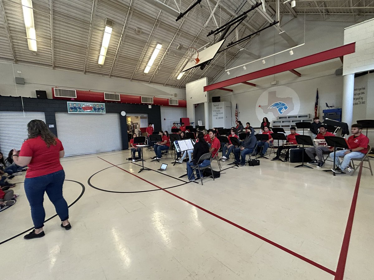 ERendon14's tweet photo. Thank you @jsaad315 for showing our 5th graders all the instruments in the band https://t.co/LrynwvrFzi
