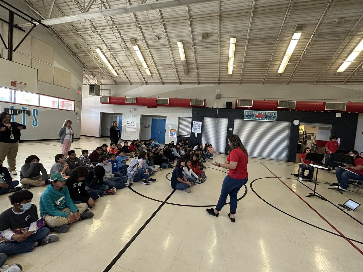 ERendon14's tweet photo. Thank you @jsaad315 for showing our 5th graders all the instruments in the band https://t.co/LrynwvrFzi