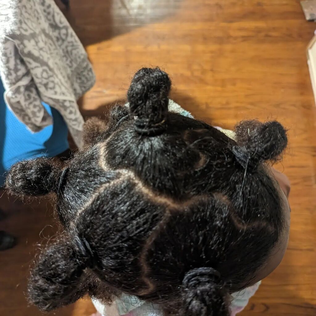 wwstrevolution's tweet photo. I hate straight lines on purpose mind you. Haven't parted and braided in a while. Not bad. I just wish I knew how to braid all the way down to the ends, cuz i leave puff balls my wife fixes. https://t.co/K5roDrXNJk https://t.co/NhEvimM8fW
