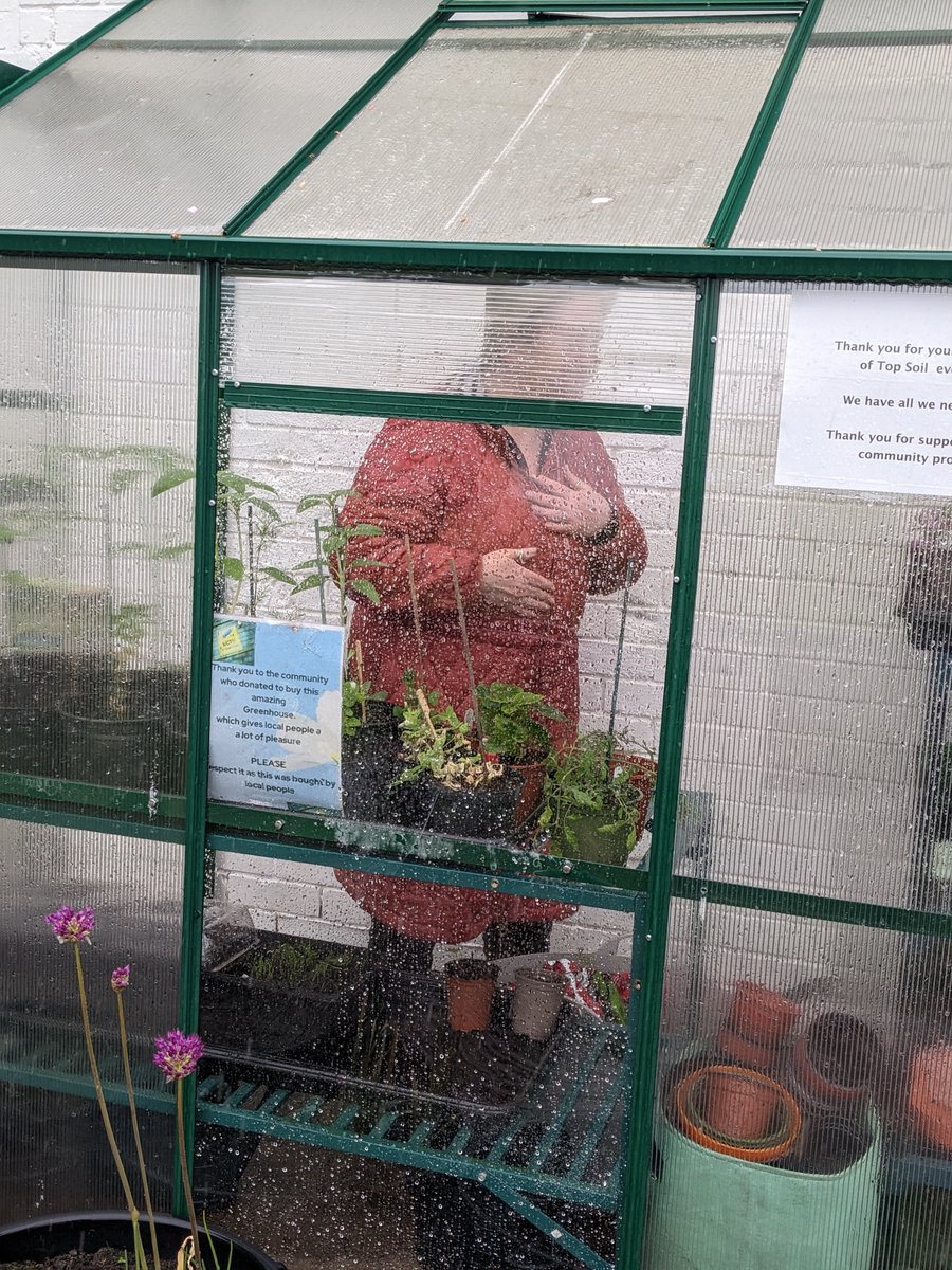GrowingFocal's tweet photo. @MorleyGlassGlaz even the rain doesn't stop our #GreenVison for our Community Growing Space. ๐ง๏ธ๐ง๏ธ๐ง๏ธโ๏ธโ๏ธ๐ป https://t.co/zmLPgO863n