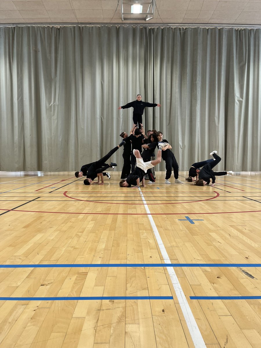 Une journée ordinaire aux lycées Albert Londres: représentation « break dance »
De « Supreme legacy »#projet#dynamisme