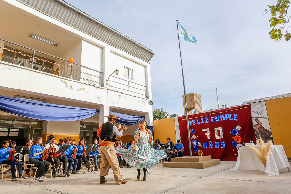 ines_byd's tweet photo. Fui invitada a participar de los festejos, por los 70 años del Colegio Provincial de Operadores Topógrafos. 
Feliz vida a toda su hermosa comunidad, en especial a los estudiantes.
¡Adelante, el futuro es de ustedes! https://t.co/i1AkpRXZSg