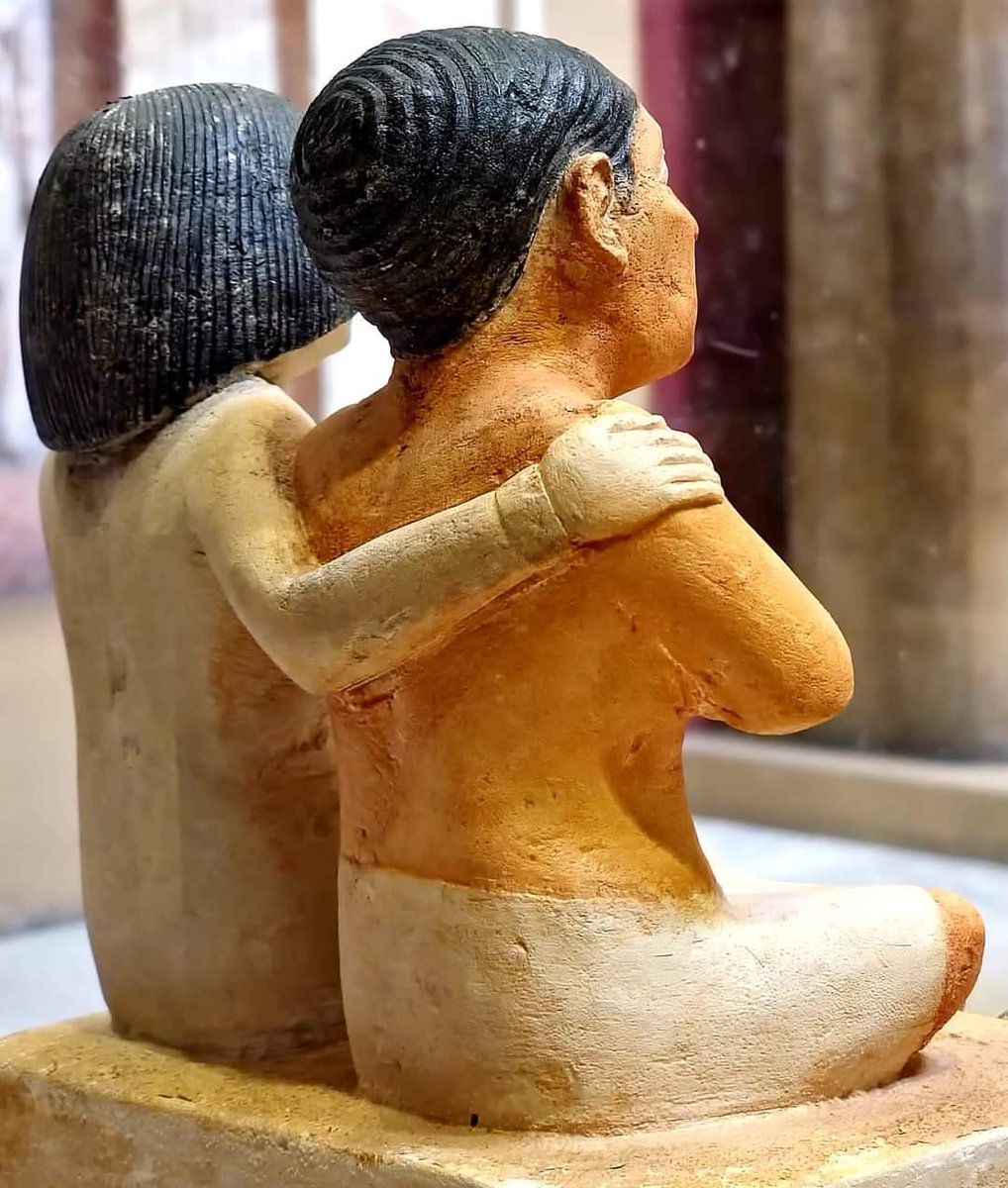 EgyptianMuseumC's tweet photo. Photos taken by #egyptianmuseum #visitors #hashtag
#IMD2023 #museumweek2023
Statue of the Dwarf Seneb and his Family
📷 Giza, Tomb of Seneb
📷 Date: Late Dynasty 5- Early Dynasty 6 (24th – 23rd Century BC)
📷 Material: Painted Limestone
📷 Dimesions: H. 43 cm, W. 22.5 cm https://t.co/MeFJ0RTgpG