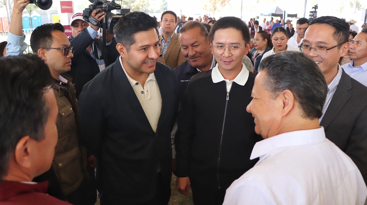 Sedeco_Hgo's tweet photo. ¡Hoy Hidalgo sí anuncia inversiones reales!✅
En el marco de las #RutasDeLaTransformación nuestro titular @carekad acompañó al gobernador @juliomenchaca_ para ser testigos del inicio de obra de construcción de la empresa #TimeCeramics en el mpio. de Emiliano Zapata. 🏢 https://t.co/AcFEJzCPMK