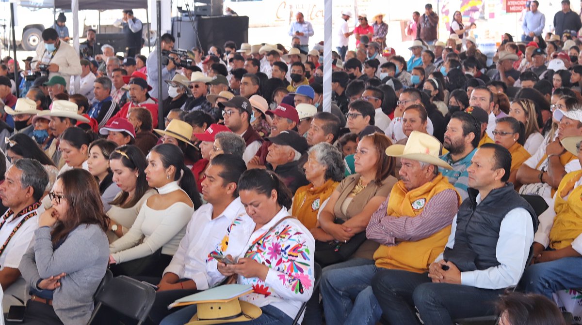 Sedeco_Hgo's tweet photo. ¡Hoy Hidalgo sí anuncia inversiones reales!✅
En el marco de las #RutasDeLaTransformación nuestro titular @carekad acompañó al gobernador @juliomenchaca_ para ser testigos del inicio de obra de construcción de la empresa #TimeCeramics en el mpio. de Emiliano Zapata. 🏢 https://t.co/AcFEJzCPMK