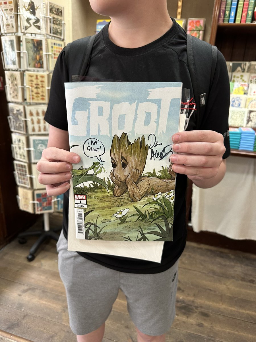 getreadycomics's tweet photo. Huge thanks to @store_104 for hosting @VincentAbnett this evening!

Among many other creations, Dan has written a new Groot story for @Marvel which tells of his origins before life as a Guardian Of The Galaxy!

He also created the iconic ‘Iam Groot’ phrase we all know &amp; love! https://t.co/jl0weP7SAP