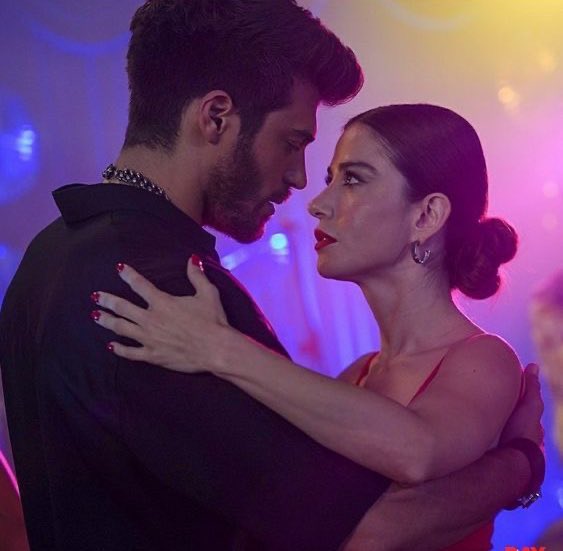 my favorite couples dancing tango ✨

#YüzYıllıkMucize • #HarKem 
#BayYanlış • #EzGür