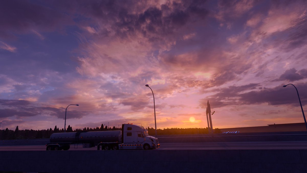 Cordula1980's tweet photo. There´s a sunrise and a sunset every single day, and they´re absolutely  free. Don´t miss so many of them ☀️
@VolvoTrucksUK 
@SCSsoftware 
#BestCommunityEver
#AmericanTruckSimulator https://t.co/eiHBB8w1v0
