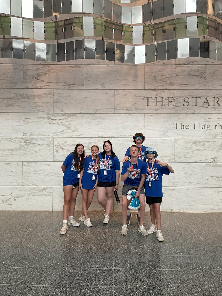 BethanyBratten's tweet photo. Bus 5 American History Museum @OOMSDC @OOMS_OLSD https://t.co/LgeGSXAIgE