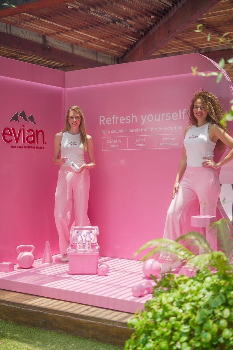 GlamourMex's tweet image. @evianwater se encargó de consentirnos y refrescarnos a lo largo del día #GlamCamp #refreshyourself #evian 👉🏻 trib.al/fV5idZi