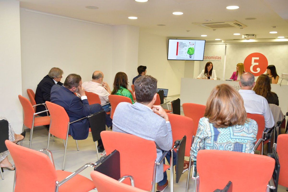 economistasrm's tweet photo. ✅ Un éxito de colaboración entre la #EsEconomíaRM y la Comisión de Marketing y RSC.

⚖️ Gracias a esta unión hemos conocido cómo grandes empresas como @estrellalevante, @GrupoDisfrimur e @IKEASpain encuentran equilibrio entre el marketing y la responsabilidad social corporativa. https://t.co/tPQBy8ttD5