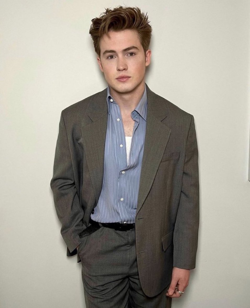 sweatyrag's tweet image. #teamedward