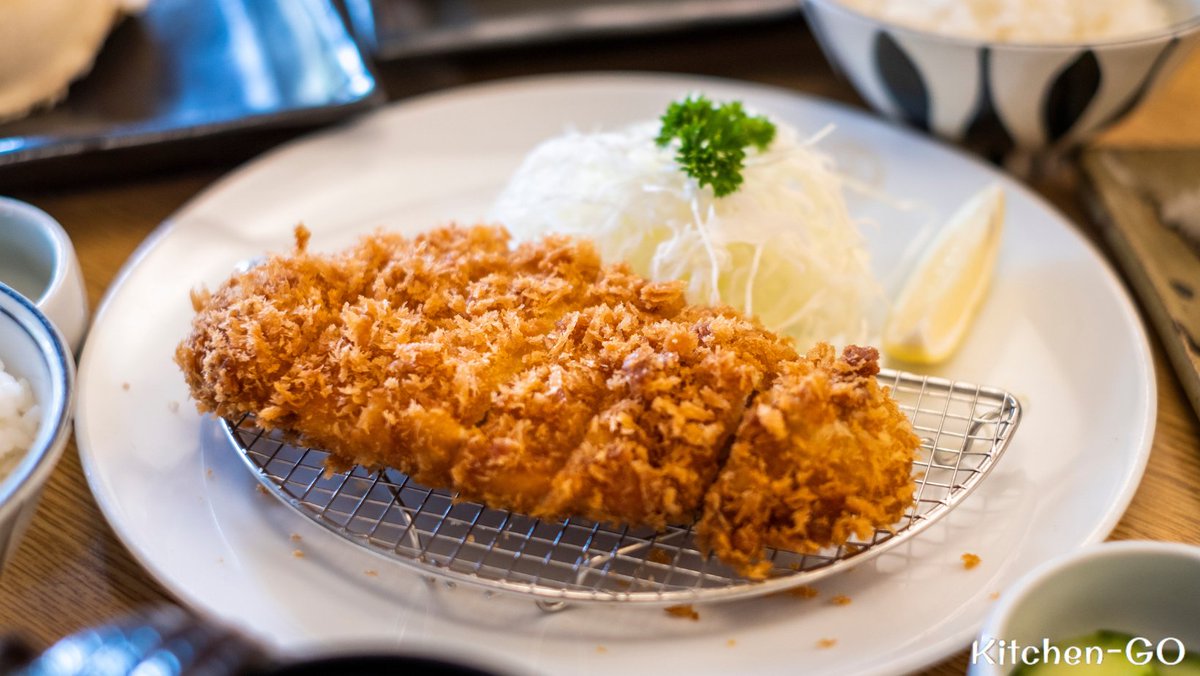 Let your taste buds + stomach be transported into the heart of Japan #tonkatsu #japandish #breadedpork #pork #kitchengo #cooking #foodie #foodlover #herbs #spices #herbsandspices #shakers #grinders