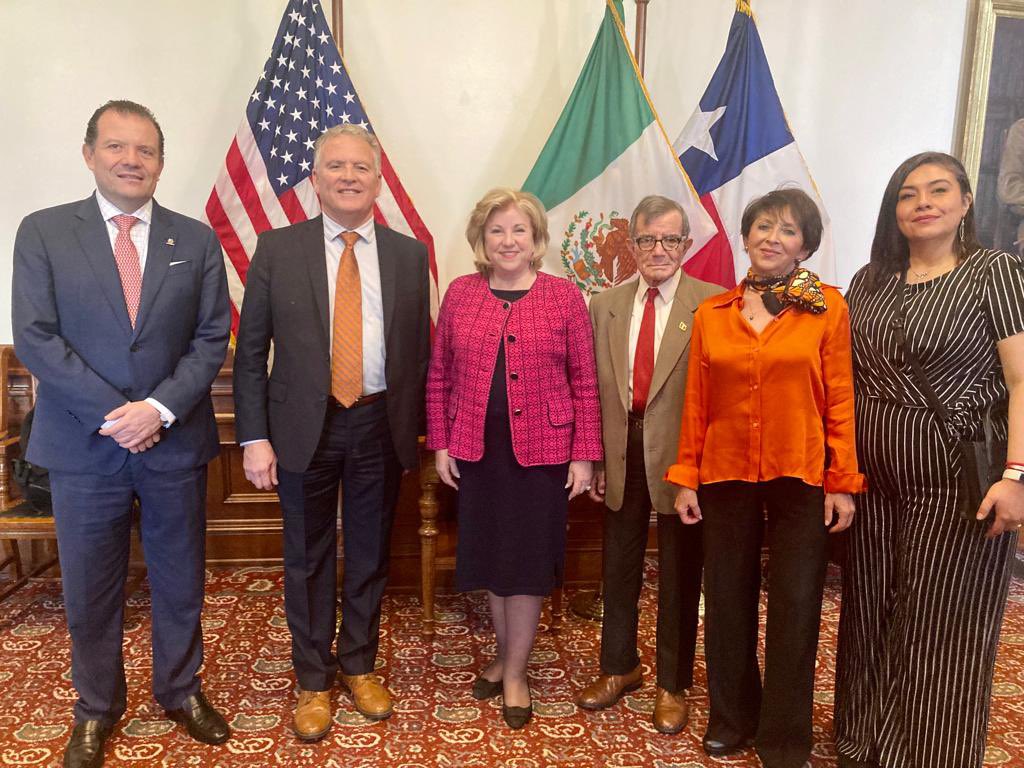 ConsulMexAtn's tweet photo. En el marco de su gira de trabajo, la delegación @GobiernoJalisco visitó a la Secretaria de Estado de Texas @SecJaneNelson. Se compartió la próxima creación del Consejo Consultivo de Jalisco en Austin para atraer inversión y desarrollar talento. https://t.co/pathChubg2