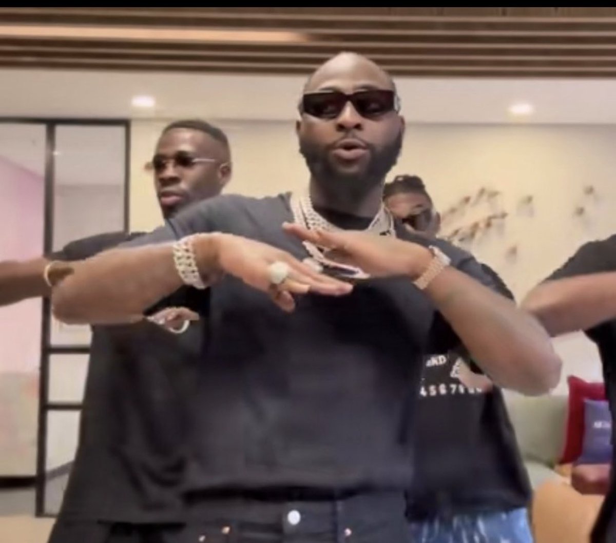 davido's tweet photo. No vex https://t.co/Mt5MOJvAGN