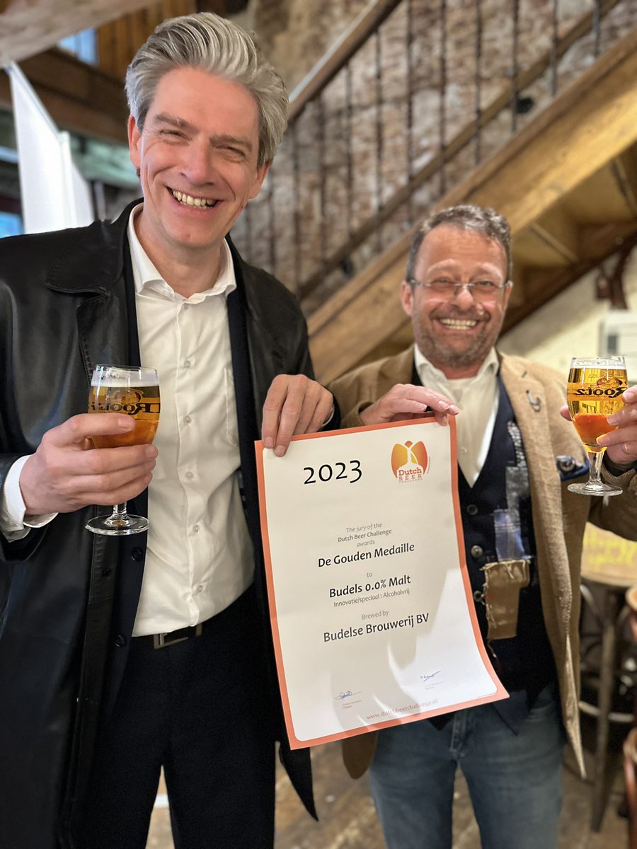 budelsebieren's tweet photo. 2x goud voor Budels!! Budels Pilsener en Budels 0.0% Malt zijn verkozen tot het beste pils en alcoholvrij bier van Nederland tijdens de Dutch Beer Challenge 2023! #DutchBeerChallenge #budelsbier https://t.co/mf3zwPJV02