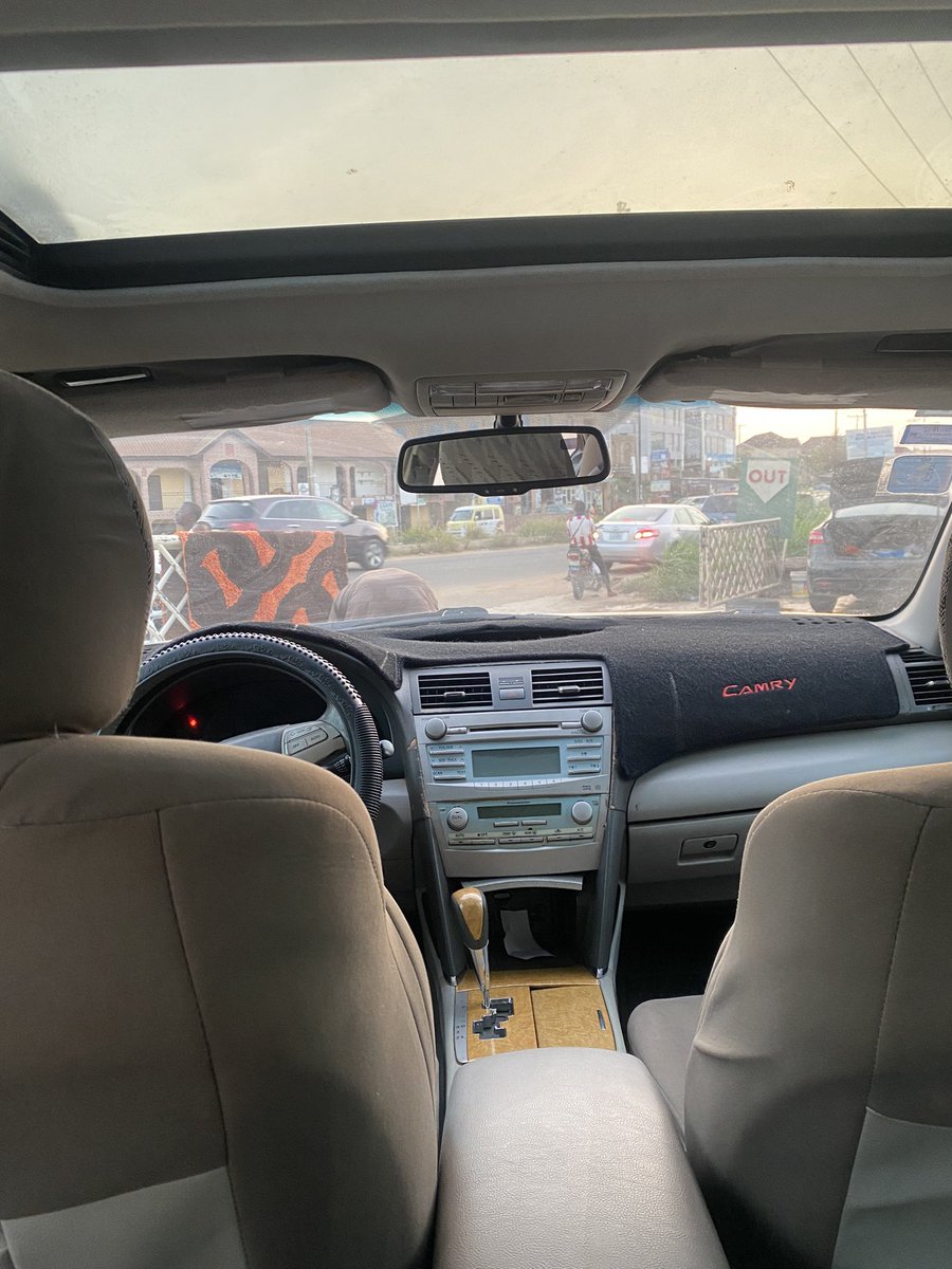 oladapofatoye's tweet photo. U like wat u see,2008 xle Camry, car came in Oct 2021, a year &amp; 2months registered, barely driven by an old man, untampered engine &amp; gear, factory fitted Ac, Formica interior, back Ac vent, Gud legs, fog light , open roof buy &amp; drive for 3.6m slightly negotiable .Dm for more info https://t.co/nLCSyBXz1f