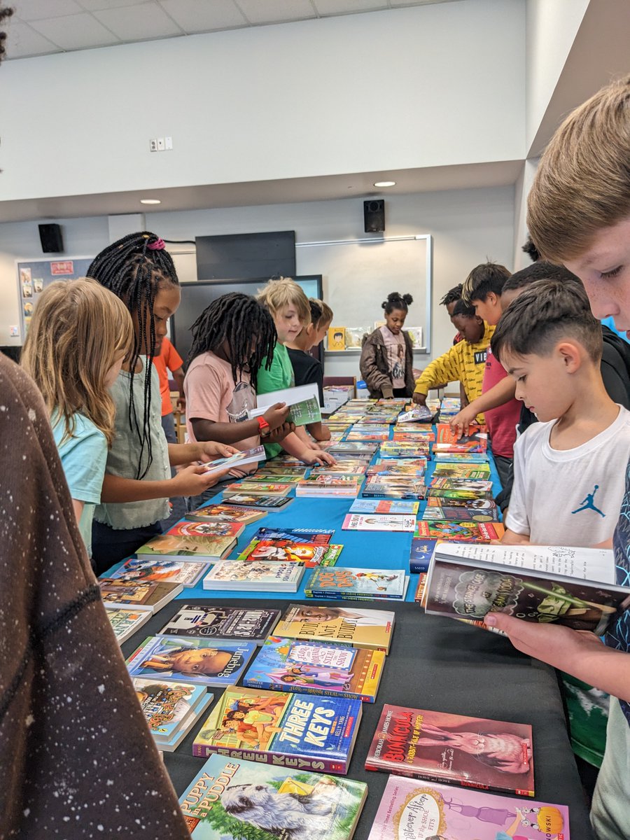 Thank you, Book Drive for Kids and James Price @IndFinancial for providing every one of our students with free books today! They were so excited! #TomasRiveraElem #dentonisdlib