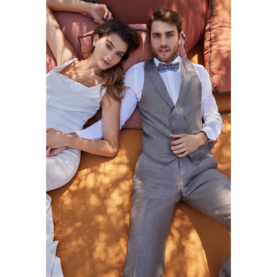 DNovios1's tweet image. Para todos aquellos que además queréis un traje de novio relajado pero sentiros especiales, Roberto Vicentti  ha creado una Colección para vosotros: Feel, ¡Siéntela!
#robertovicentti2023 #RV2023 #bodas2023 #bodasespaña #bodasvalladolid #bride #chalecos #chaque #esmoquin