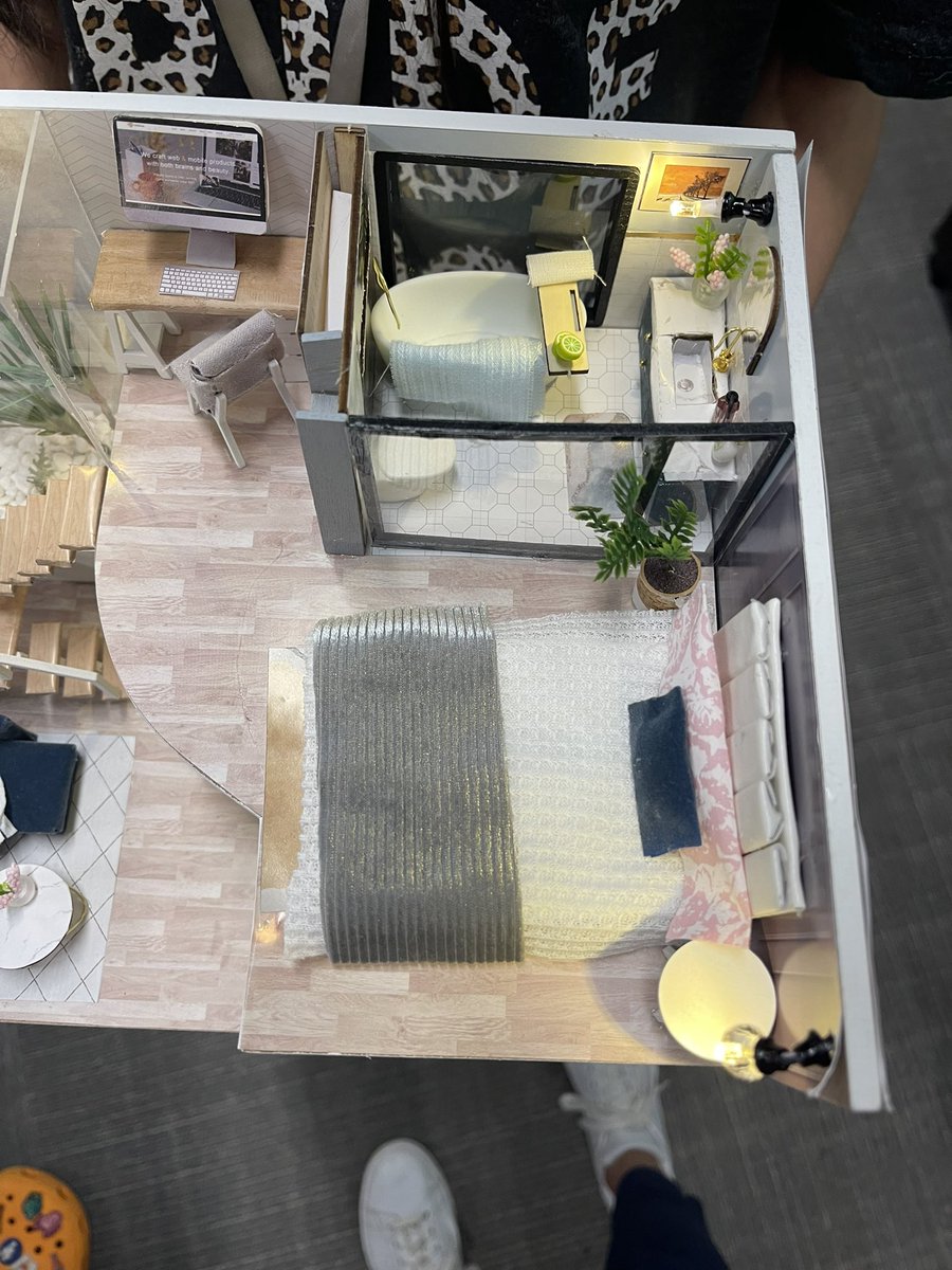 nikkimullinnix's tweet image. Victoria blew me away with her amazing interior design skills! #LionsLearning #PassionProjects #OHJH