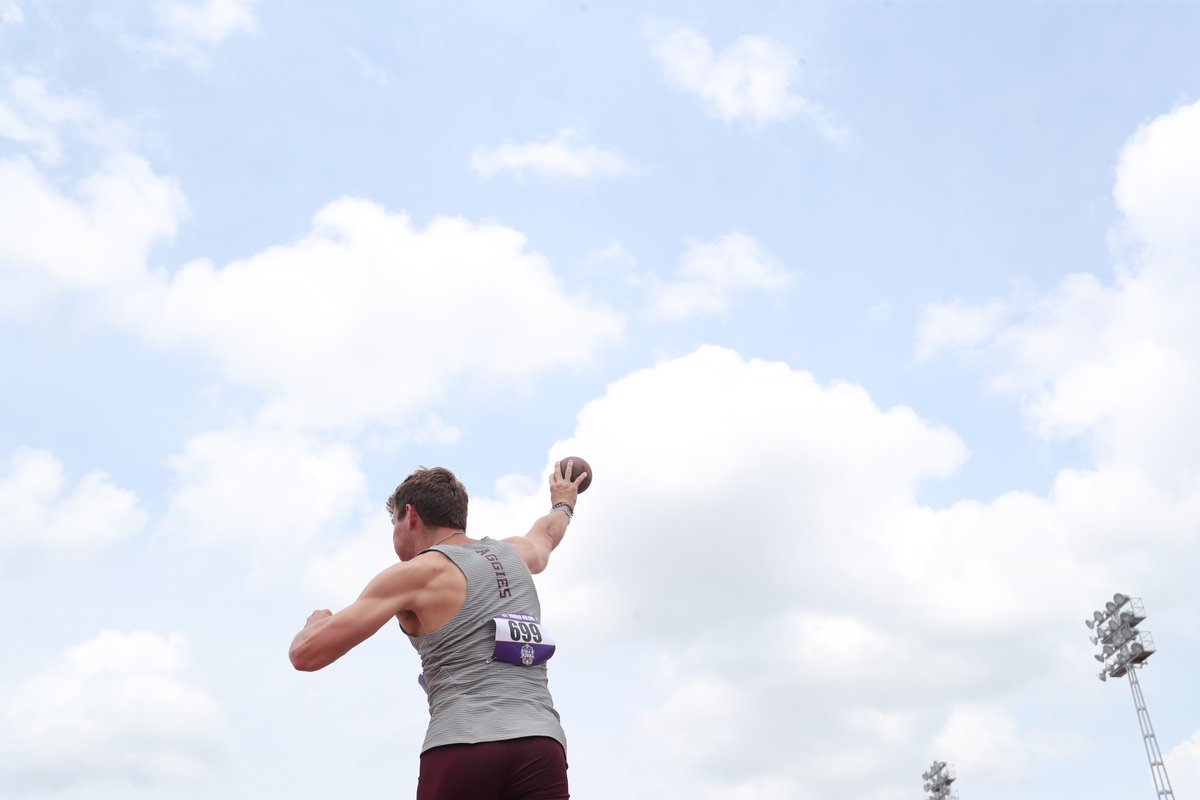 aggietfxc's tweet photo. SEC Decathlon - Shot Put

10. Blake Harris - 38-7.5/11.77m (592)
12. Landon Helms - 35-1.25/10.70m (528)

#GigEm | @blakeharris13_ | @AirLandon_ https://t.co/NUIhdHOEVy