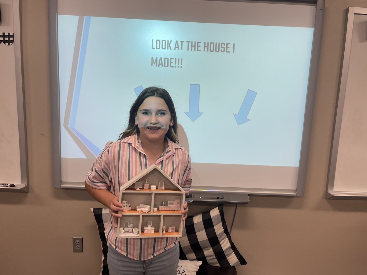 nikkimullinnix's tweet image. Piper loves interior design and did an amazing job with her model home! #LionsLearning #PassionProjects #OHJH