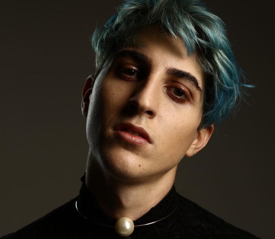 Στειλτε τον να πάρουμε την κούπα. #eurovisiongr