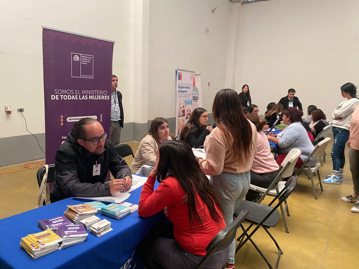sendaohiggins's tweet photo. ➡️ SENDA O’Higgins junto al #intersector visita cárcel de mujeres en #Rancagua, en el marco del #DíadelaMadre . Esto con motivo de entregar oferta programática de los servicios del Estado a las #mujeres que se encuentran en el establecimiento penitenciario #sendatratamiento https://t.co/BfQtiHyCcQ