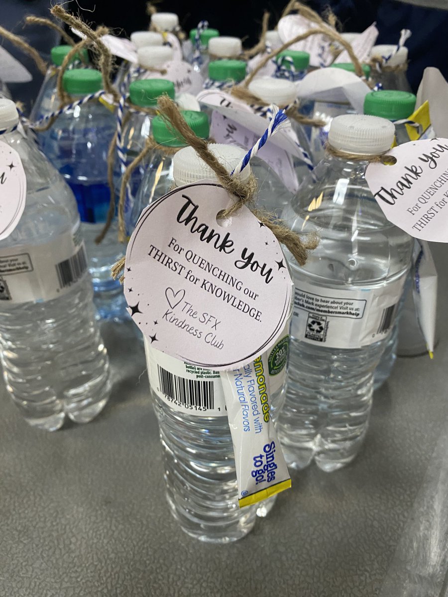 fun_in_physed's tweet photo. ⁦@SFX_Medina⁩ Kindness Club in action this morning delivering a little refreshment to our teachers. We appreciate all of you! 💞⚓️🍋#teacherappreciationweek #bekind https://t.co/Ag5btErymy